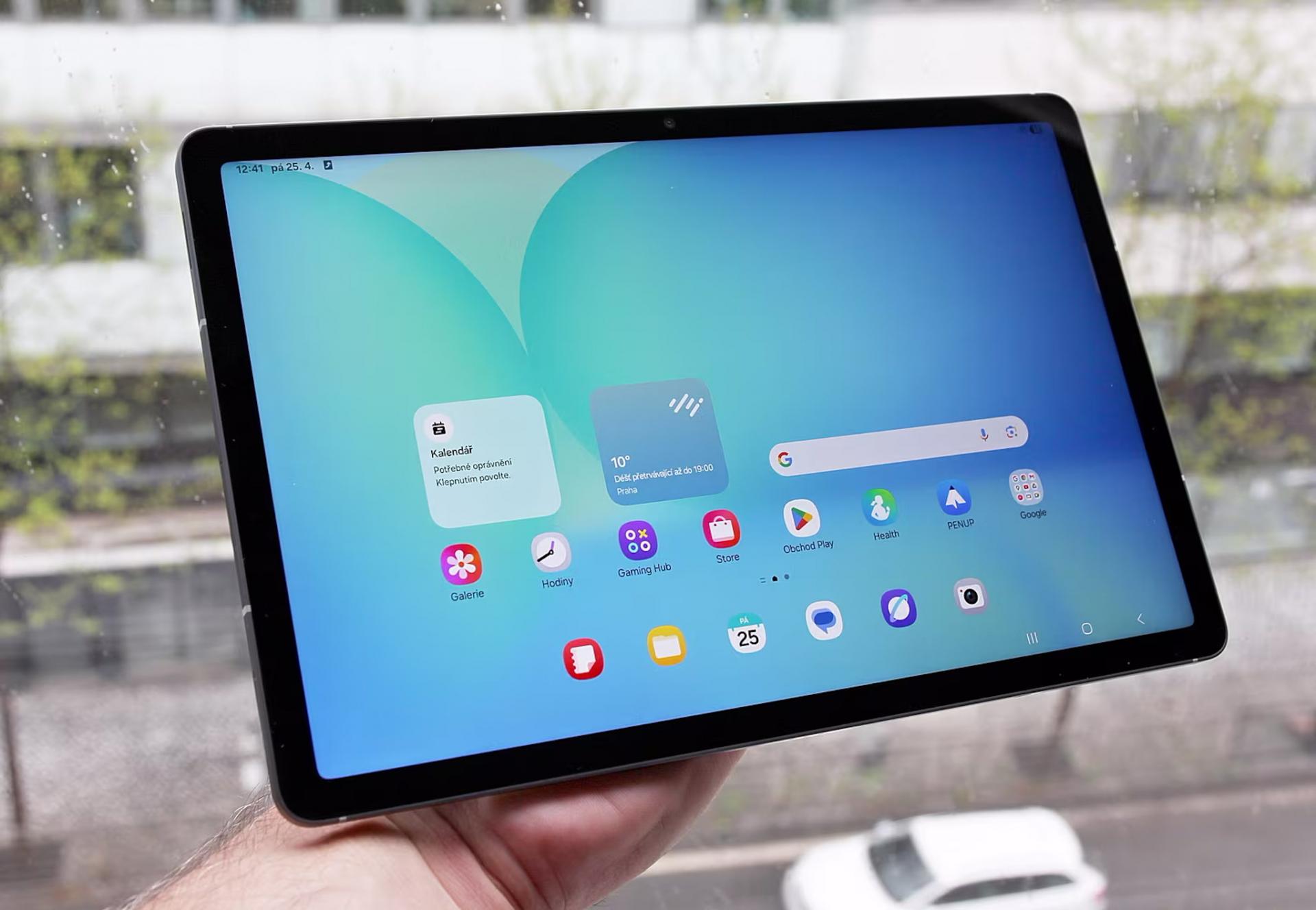 Nový tablet Tab S10 FE značky Samsung predstavuje zaujímavý pomer ceny a výkonu. Do redakcie dorazil v menšom variante, zapáčil sa nám niekoľkými prémiovými vlastnosťami.