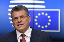 FILE PHOTO: European Commission vice-president Maros Sefcovic speaks during a press conference after a General Affairs Council with the Portuguese European Affairs Secretary, held by video conference at the EU headquarters in Brussels, Belgium February 23, 2021. John Thys/Pool via REUTERS/ FOTO: POOL
