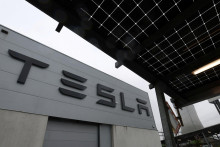 Predaj nových áut značky Tesla v apríli vo Švédsku prepadol o 80,7 percenta a bol najslabší od októbra 2022, keď sa v krajine zaregistrovalo len 43 Tesiel. FOTO: REUTERS