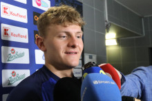 Na snímke slovenský útočník útočník Adam Sýkora počas mediálneho programu slovenskej hokejovej reprezentácie vo Zvolene. FOTO: TASR/Ján Krošlák