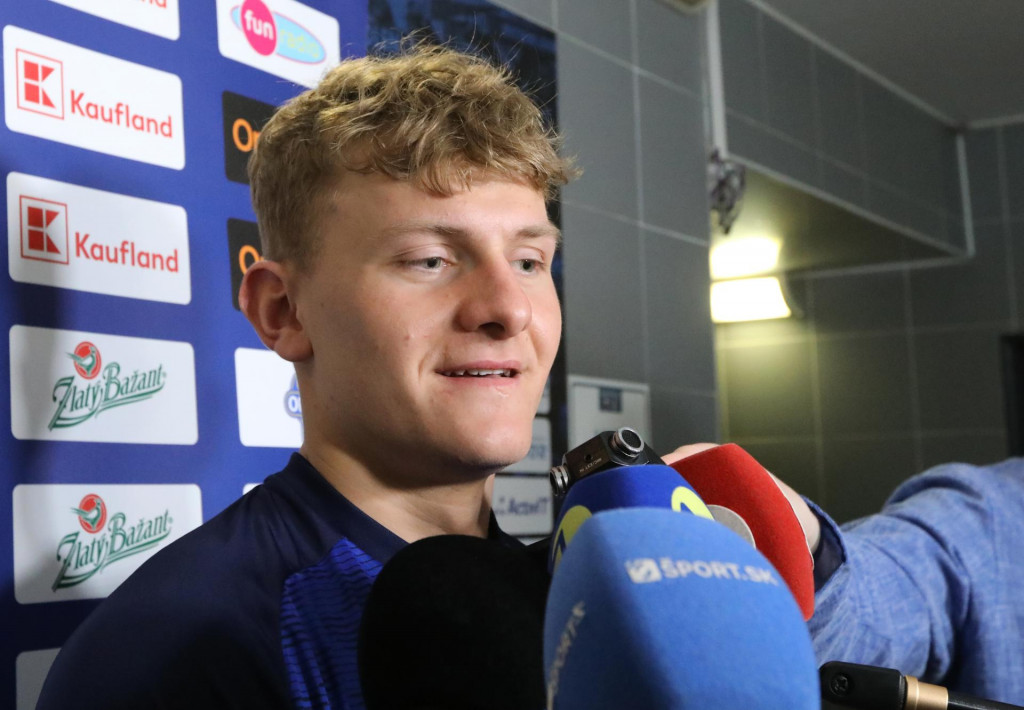 Na snímke slovenský útočník útočník Adam Sýkora počas mediálneho programu slovenskej hokejovej reprezentácie vo Zvolene. FOTO: TASR/Ján Krošlák