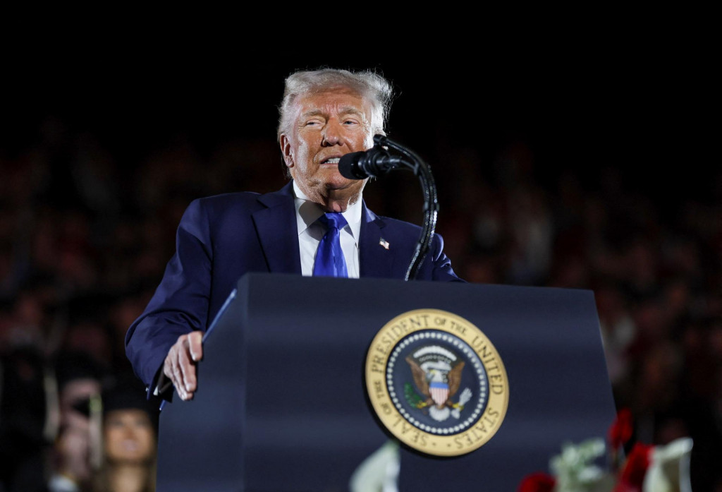 Americký prezident Donald Trump sa od januárového nástupu do funkcie pokúsil zastaviť financovanie niekoľkým médiám. FOTO: Reuters