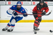 Slovenskí hokejisti podľahli Kanade 0:4. FOTO: IIHF