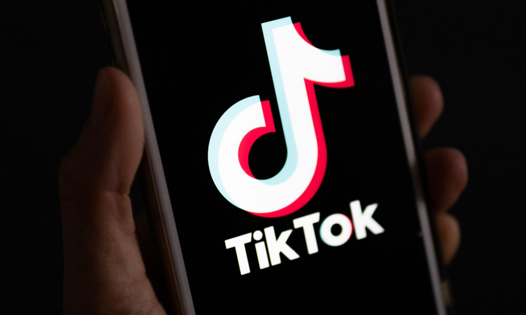 Sociálnu sieť TikTok vyvíja čínska technologická spoločnosť ByteDance a svoju európsku centrálu má v írskom Dubline. FOTO: TASR/AP