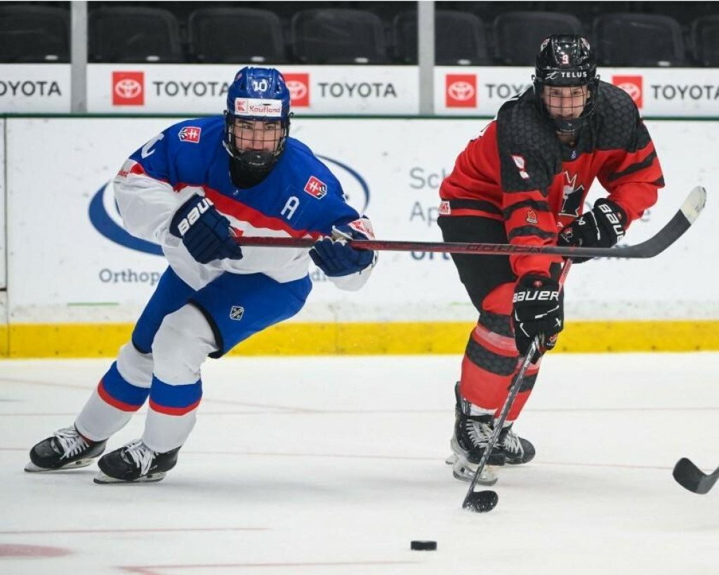 Slovenskí hokejisti podľahli Kanade 0:4. FOTO: IIHF