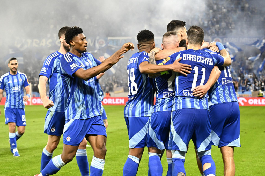 Futbalisti Slovana sa tešia. FOTO: TASR/Pavel Neubauer