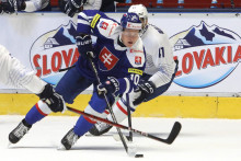Adam Sýkora počas prípravného hokejového zápasu pred majstrovstvami sveta medzi Slovenskom a Francúzskom. FOTO: TASR/Ján Krošlák