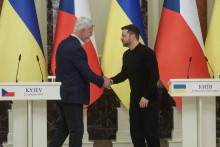 Český prezident Petr Pavel a ukrajinský prezident Volodymyr Zelenskyj. FOTO: Reuters