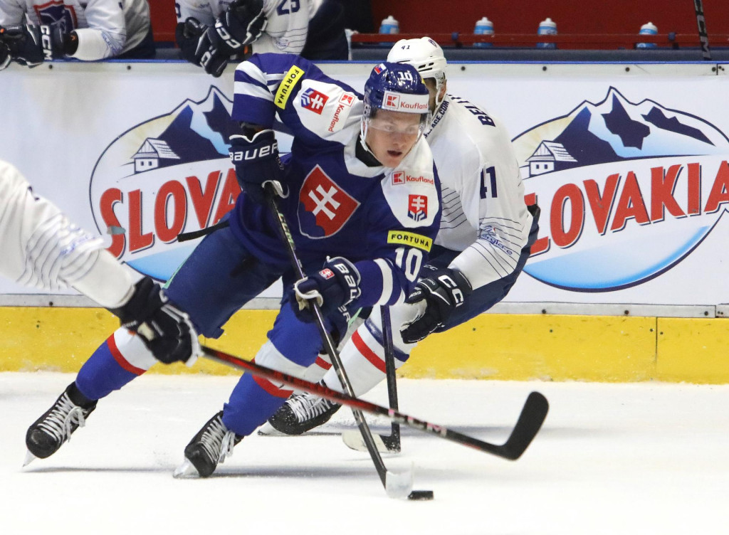 Adam Sýkora počas prípravného hokejového zápasu pred majstrovstvami sveta medzi Slovenskom a Francúzskom. FOTO: TASR/Ján Krošlák