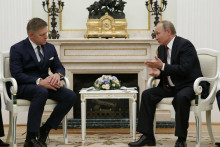 Premiér Robert Fico sa na 80. výročie víťazstva nad nacistickým Nemeckom chystá do Moskvy. FOTO: TASR/AP