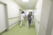 Na Slovensku pripadá iba 5,6 sestry na tisíc pacientov, zatiaľ čo priemerný počet v krajinách OECD je 8,4. FOTO: TASR/D. Veselský