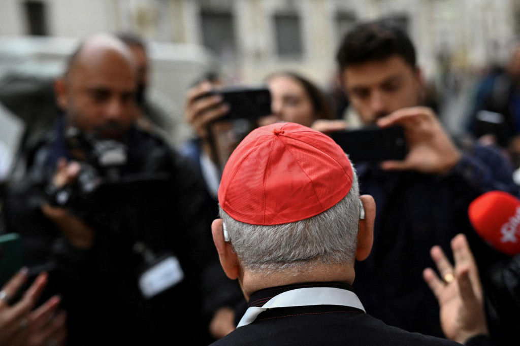 Kardináli rímskej cirkvi, ktorí v stredu začnú s voľbou nového pápeža, zatiaľ nemajú jasnú predstavu o tom, kto by sa mohol stať nástupcom nedávno zosnulého Františka. FOTO: Reuters