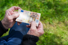 Penzisti môžu ušetriť aj pri cestovaní naprieč celým Slovenskom. FOTO: Dreamstime