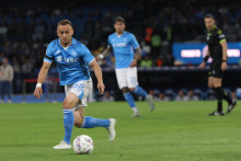 Slovenský hráč SSC Neapol Stanislav Lobotka (vľavo) počas zápasu 34. kola talianskej Serie A vo futbale SSC Neapol - FC Turín. FOTO: TASR/ANSA