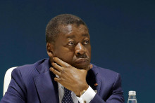 Prezident Toga Faure Gnassingbé zložil prísahu ako nový premiér po zmene štátneho zriadenia, vďaka ktorej môže vo funkcii byť až do konca života. FOTO: Reuters