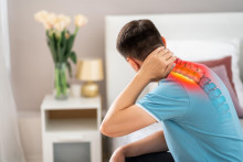 Bolesť vznikne napríklad aj po zlom rannom prebudení.

FOTO: Shutterstock
