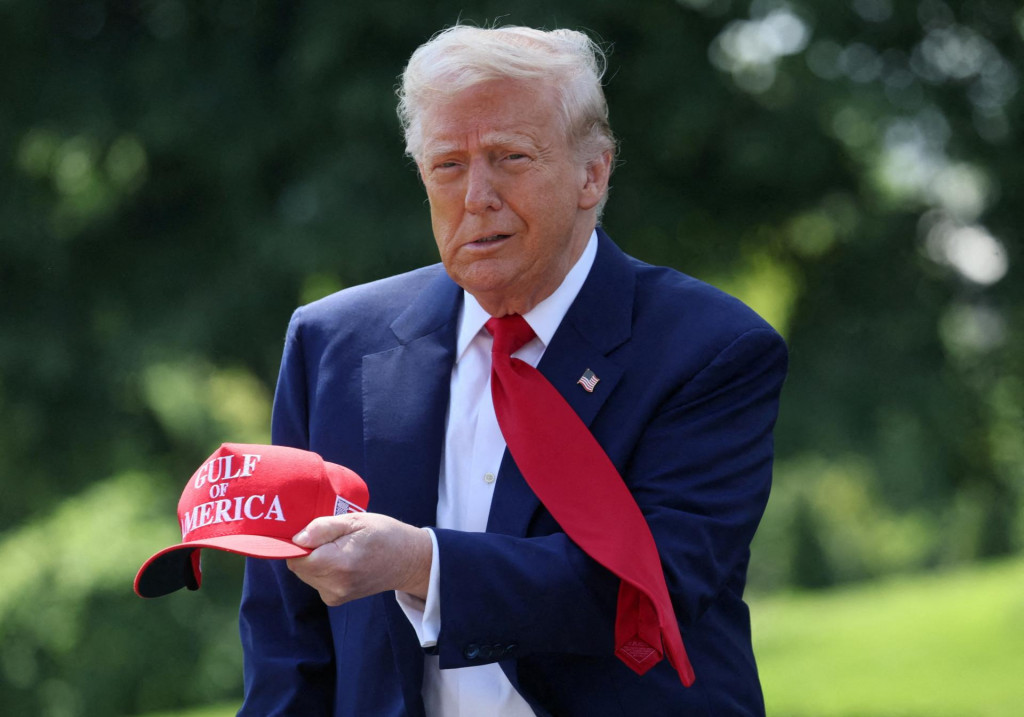 Politická doktrína „urobiť Ameriku veľkou“ spôsobila, že prezident Donald Trump na svet uvalil bezprecedentné clá, ktorých ekonomický účinok je pre Ameriku aj globálnu ekonomiku negatívny. FOTO: REUTERS