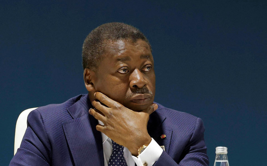 Prezident Toga Faure Gnassingbé zložil prísahu ako nový premiér po zmene štátneho zriadenia, vďaka ktorej môže vo funkcii byť až do konca života. FOTO: Reuters