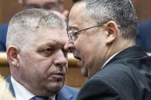 Premiér Robert Fico a minister financií Ladislav Kamenický.

FOTO: TASR/ J. Kotian