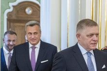 Na snímke sprava predseda Smeru Robert Fico, líder SNS Andrej Danko a predseda Hlasu Matúš Šutaj-Eštok.

FOTO: TASR/ M. Baumann
