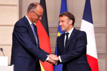 Novozvolený nemecký kancelár Friedrich Merz a francúzsky prezident Emmanuel Macron. FOTO: Reuters