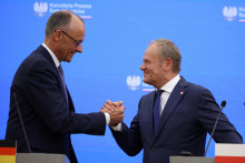 Nemecký kancelár Friedrich Merz a poľský premiér Donald Tusk. FOTO: Reuters