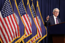 Šéf amerického Fedu Jerome Powell ani v máji nemal dôvod ustúpiť prezidentovi Trumpovi, keď centrálnu banku žiadal, aby znížila dolárové úroky. FOTO: REUTERS