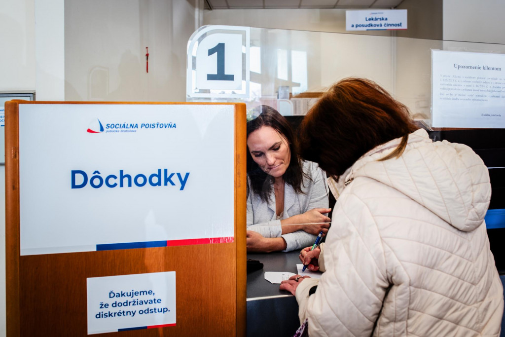 Poisťovňa minulý rok vybrala príspevky na starobné dôchodkové sporenie v hodnote 1,077 miliardy eur. FOTO: Miroslava Spodniaková