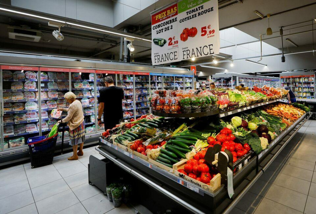 Tržby predajcov potravín, nápojov a tabaku v marci v eurozóne medziročne stúpli o 0,6 percenta a v EÚ o 0,1 percenta. FOTO: Reuters