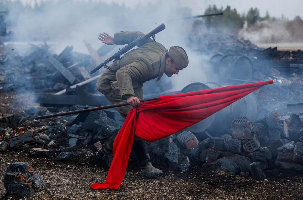 V predvečer Dňa víťazstva sa v Rusku uskutoční rekonštrukcia bitky z druhej svetovej vojny. FOTO: REUTERS