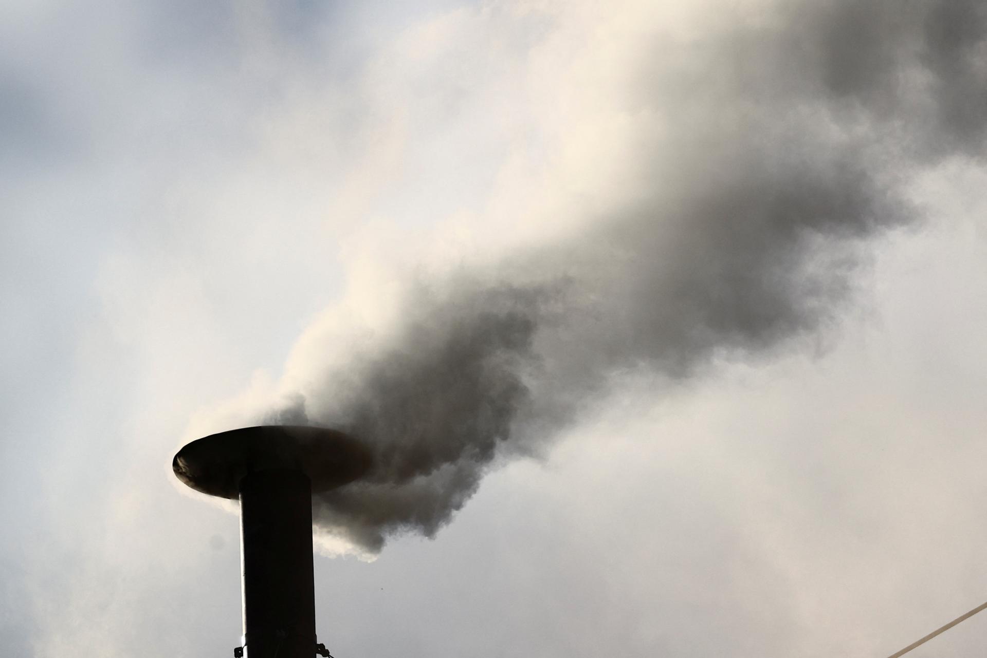 Z Vatikánu stúpa biely dym. Konkláve zvolilo kardinála Prevosta za nového pápeža, prijal meno Lev XIV.