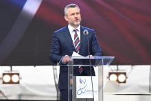 Prezident SR Peter Pellegrini sa prihovára po pietnom akte kladenia vencov pri Pomníku padlých rumunských vojakov v Piešťanoch. FOTO: TASR/Martin Baumann