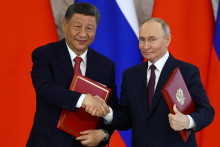 Ruský prezident Vladimir Putin a čínsky prezident Si Ťin-pching. FOTO: REUTERS