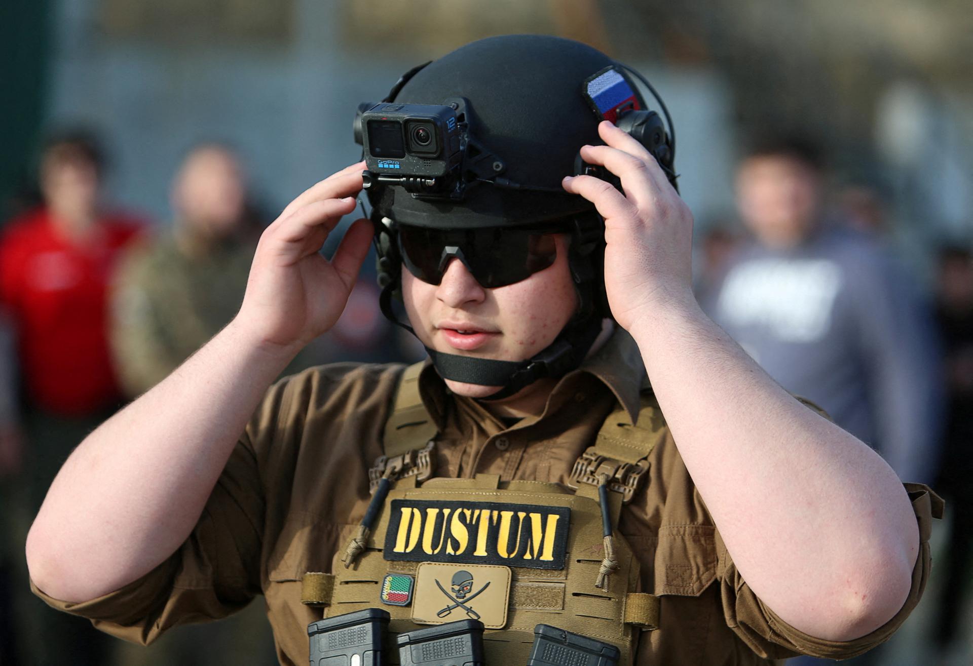 Kadyrov prosí Kremeľ o uvoľnenie z funkcie. Už sa objavujú portréty jeho nasledovníka