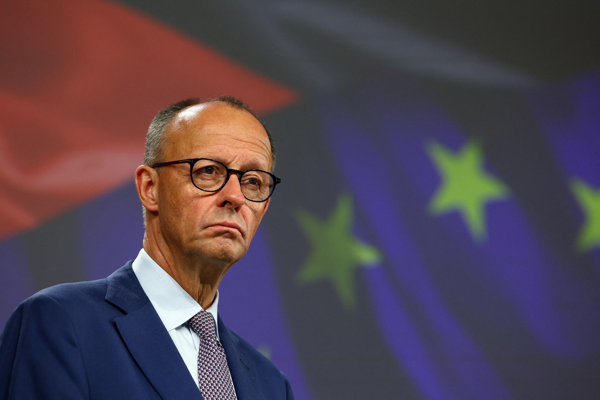 Merz pohrozil Rusku sankciami, ak nebude spolupracovať v mierovom úsilí