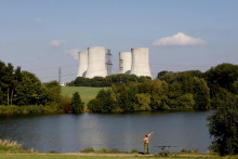 Česi vlani odklepli dostavbu jadrovej elektráreň v Dukovanoch juhokórejskej firme KHNP. FOTO: TASR/AP