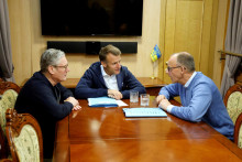 Francúzsky prezident Emmanuel Macron, britský premiér Keir Starmer a nemecký kancelár Friedrich Merz. FOTO: Reuters