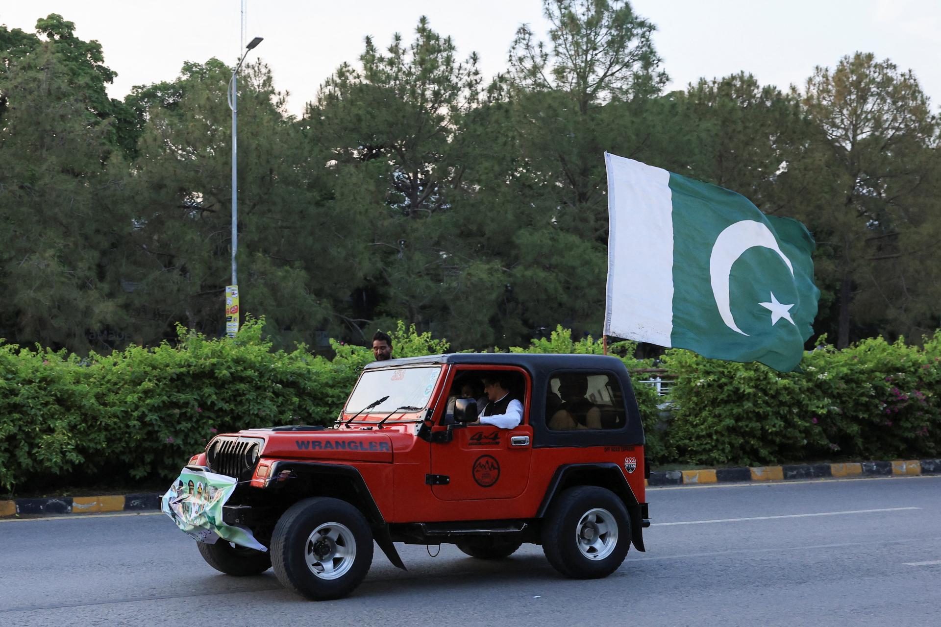 Pakistan porušil dohodu o prímerí, tvrdí India po explóziách v Šrínagare