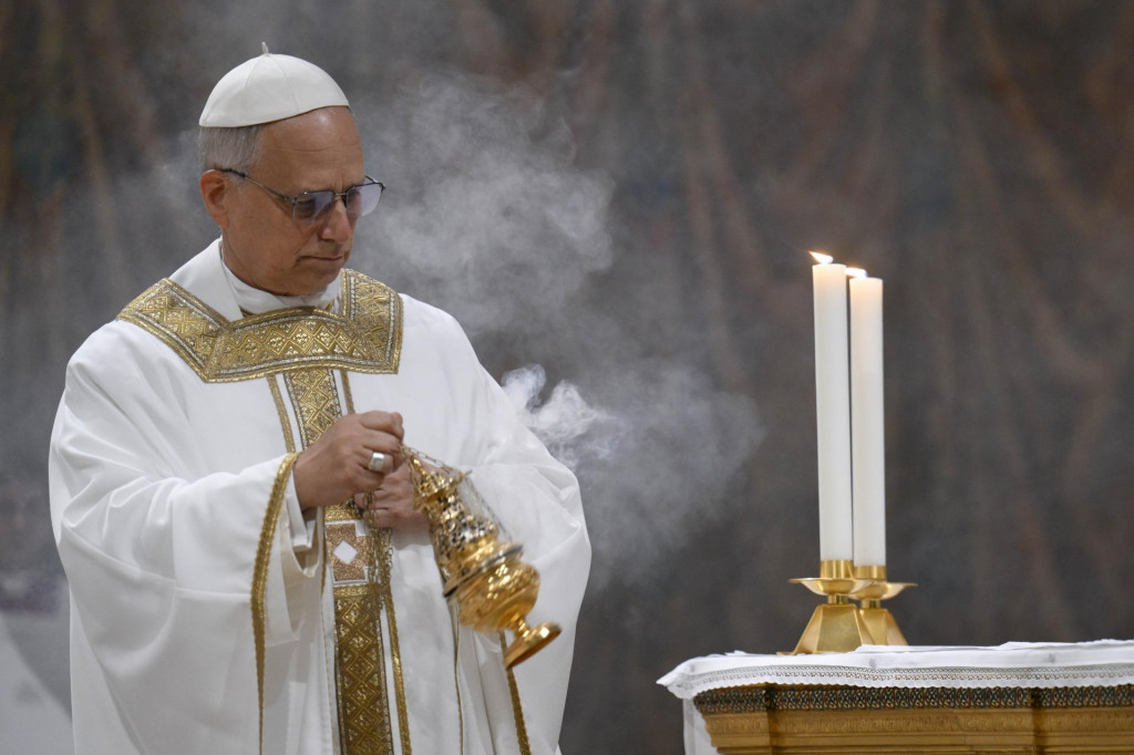 Pápež Lev XIV., ktorý bol vo štvrtok 8. mája v konkláve zvolený za hlavu katolíckej cirkvi. FOTO: TASR/AP