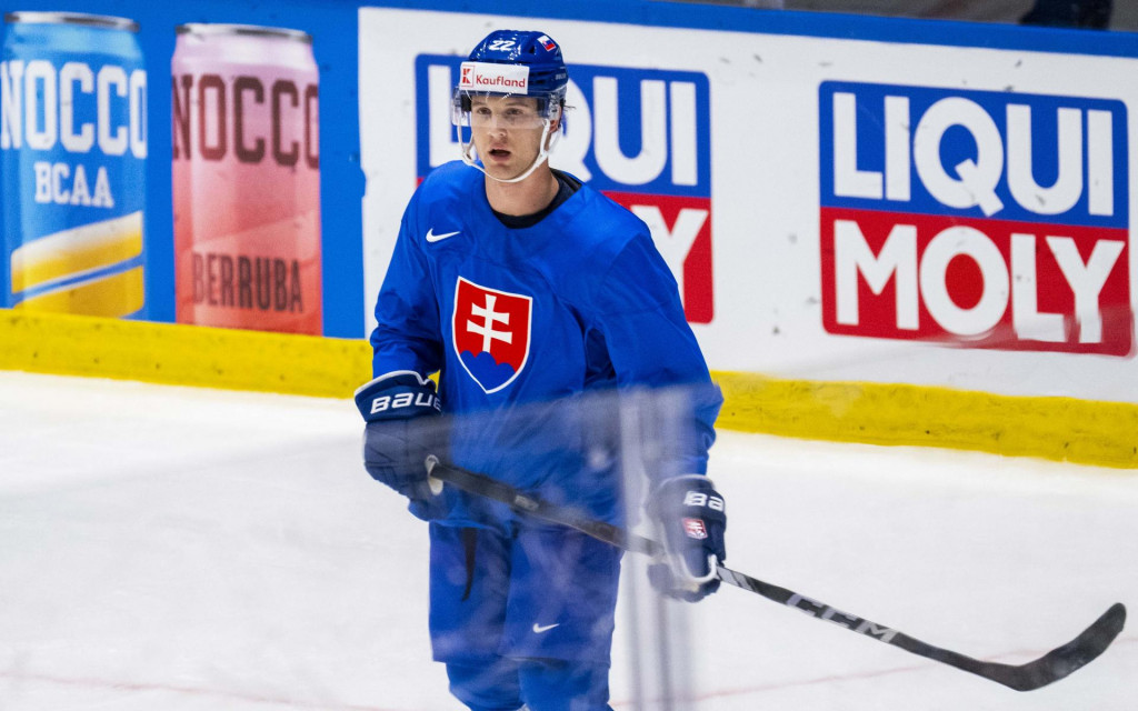 Hokejový reprezentant Samuel Kňažko počas tréningu pred zápasom na MS proti Slovinsku. FOTO: TASR/Jakub Kotian