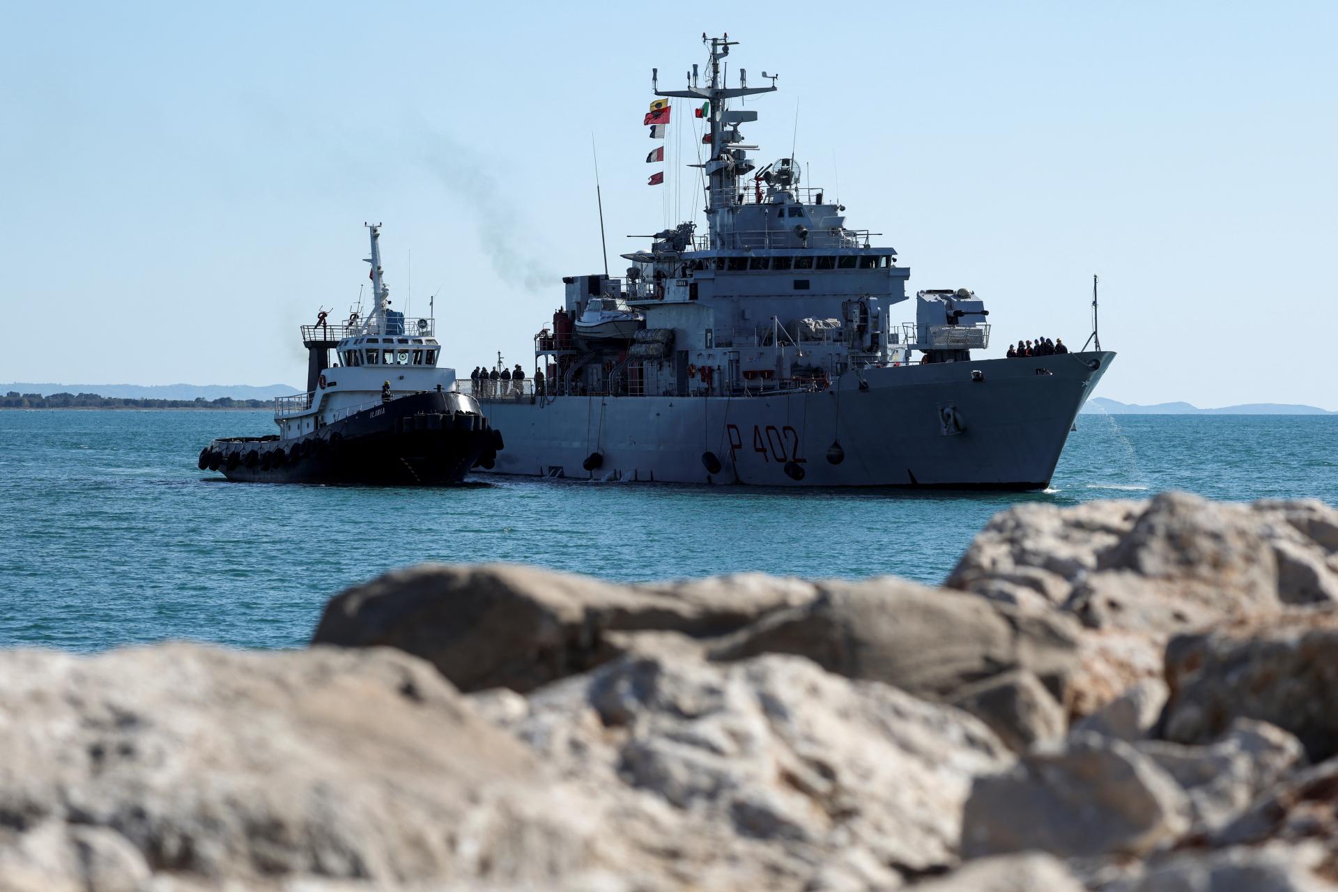 Talianski záchranári našli v plavidle s migrantmi troch mŕtvych vrátane dvoch detí