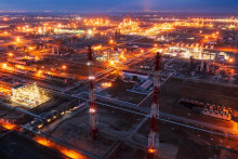 Ropná rafinéria spoločnosti Lukoil vo Volgograde. FOTO: Reuters