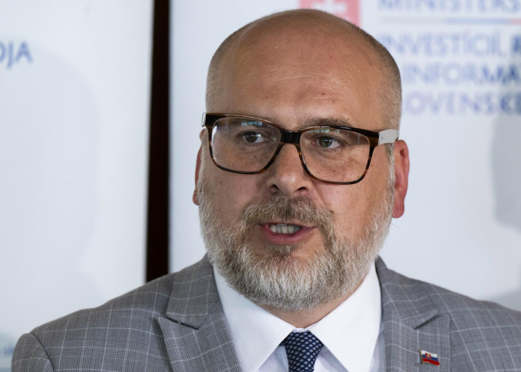 Na snímke štátny tajomník ministerstva vnútra SR Michal Kaliňák (Hlas-SD) počas tlačovej konferencie. FOTO: TASR