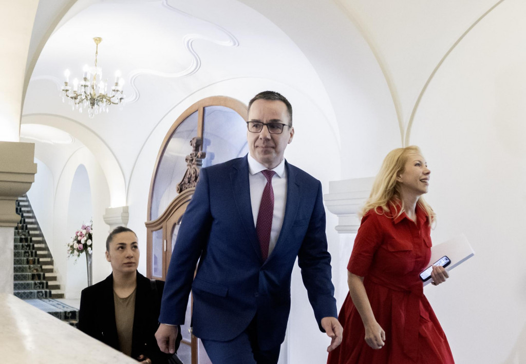 Minister práce, sociálnych vecí a rodiny SR Erik Tomáš prináša pozitívne správy z trhu práce. FOTO: TASR/M. Baumann