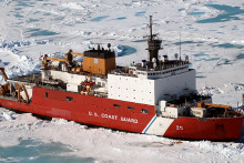 USCGC Healy (WAGB-20) je najväčší a technologicky najvyspelejší ľadoborec v Spojených štátoch a zároveň najväčšie plavidlo pobrežnej stráže USA. FOTO: U.S. COAST GUARD
