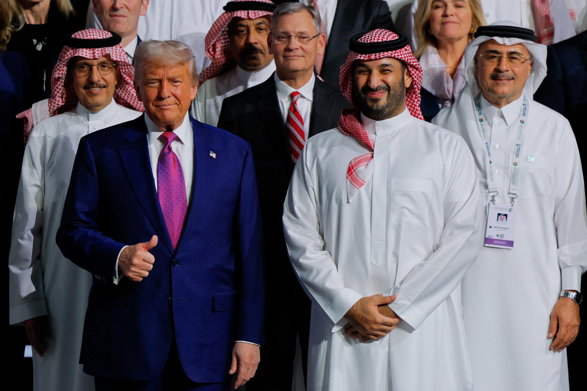 Zlaté meče a arabské kone. Saudská Arábia prichystala pre Trumpa pompézne privítanie