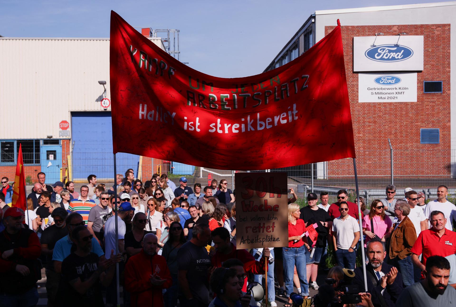 V závodoch Fordu v Kolíne nad Rýnom sa začal historicky prvý štrajk