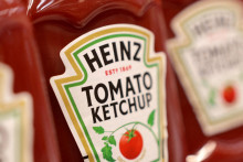 Kraft Heinz modernizuje výrobu v USA napriek tomu, že dôvera spotrebiteľov je podľa manažérov podniku na druhej najnižšej hodnote za 70 rokov. FOTO: REUTERS