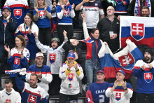 Slovenskí fanúšikovia počas zápasu základnej A-skupiny Slovensko - Francúzsko. FOTO: TASR/Jakub Kotian