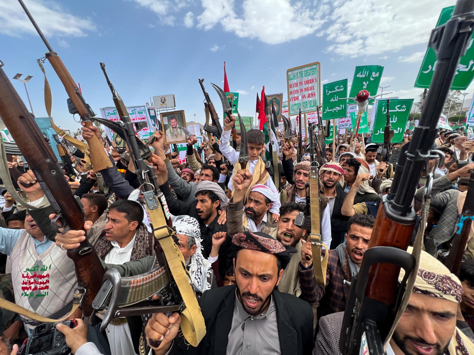 Izraelská armáda tvrdí, že zachytila raketu z Jemenu. V krajine zneli sirény